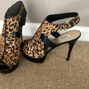 woman’s Guess stiletto